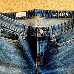 Gap 1969 real straight jeans size 28R